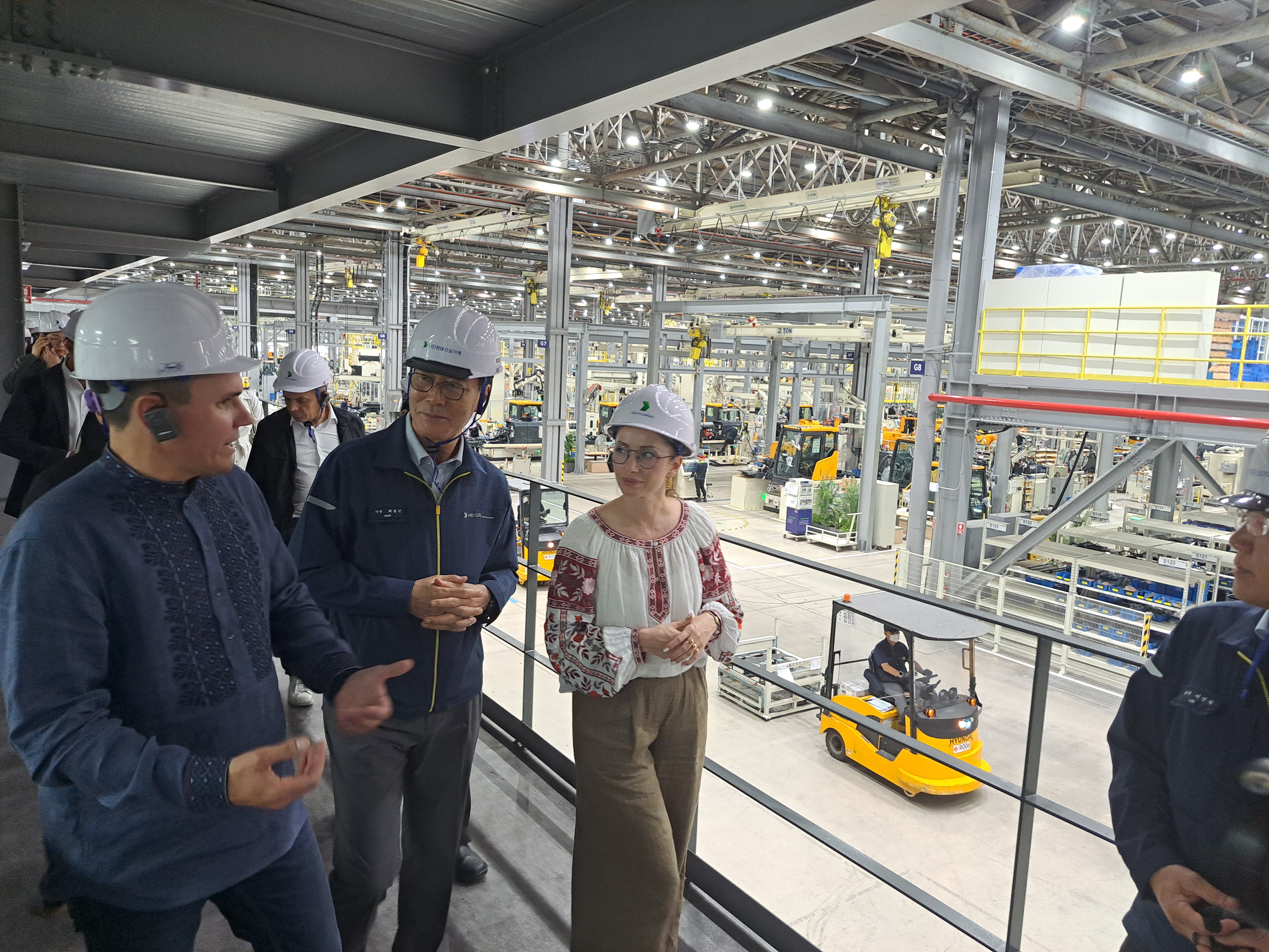 Ukrainian government officials toured the manufacturing facility at HD Hyundai Construction Equipment’s Ulsan Campus.
