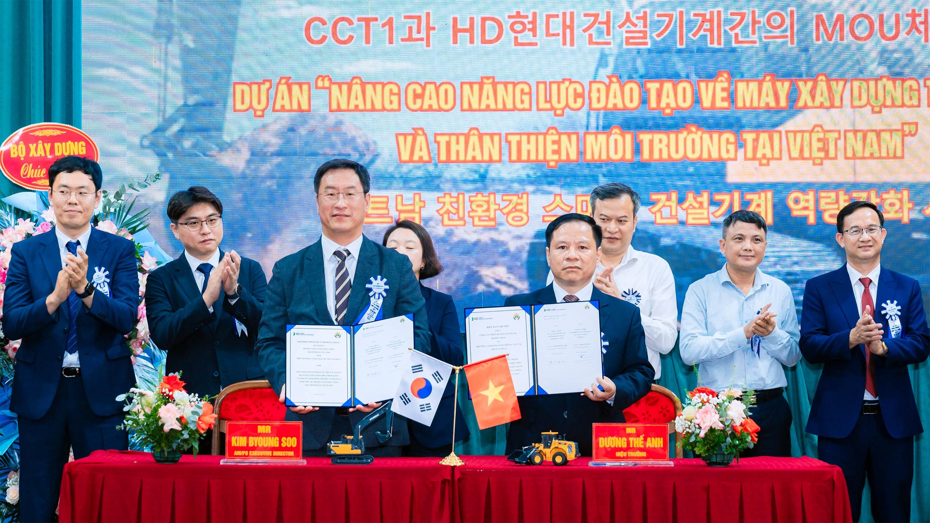Kim Byoung-soo, Senior Director of AM/PS at HD Hyundai Construction Equipment (third from left), and Duong The Anh, President of CCT1 (fifth from left), signed an MOU on the ‘Green and Smart Construction Equipment Talent Project’ at CCT1 in Hanoi, Vietnam, and posed for a commemorative photo.