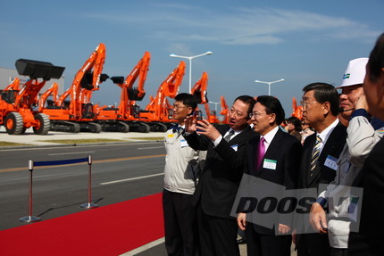 두산인프라코어, 연 4천대 규모 군산 건설기계공장 준공