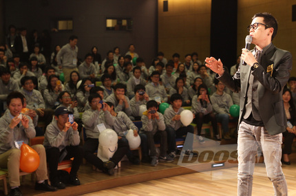 ‘울랄라세션’ 임윤택과 함께 한 두산인프라코어 ‘드림 스쿨’ 발대식