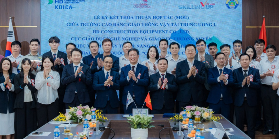 HD Construction Equipment signed a tripartite MOU in Hanoi to support Vietnam’s participation in WorldSkills. The signing was attended by key officials from the local Directorate of Vocational Education and Training and CCT1 College.